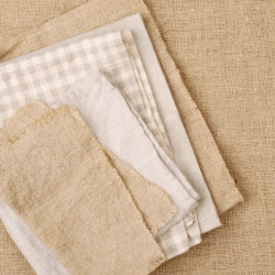 ナチュラルカラーのナプキンセット